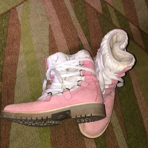 GUC retro Timberland pink snow boots